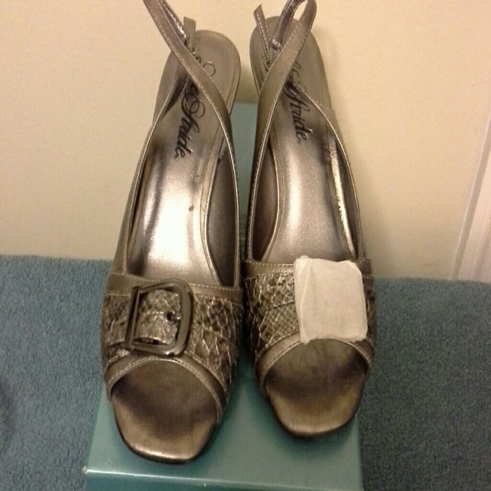Peep toe wedge never worn
